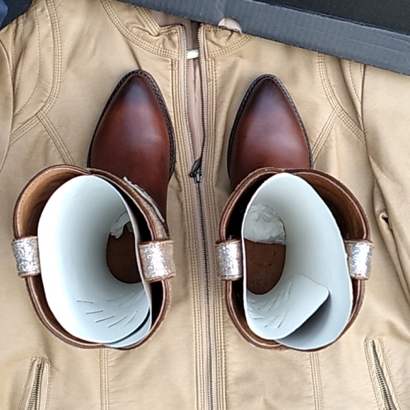 NIB Women's Frye Billy brown tan boots size 6 - Picture 8 of 16